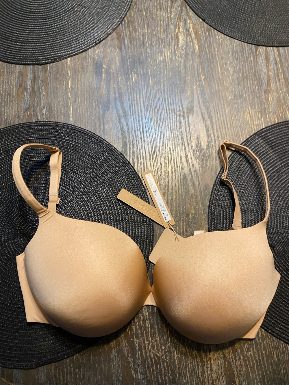 SKIMS ultimate push up clay 34DDD Bra NWT creases in pad